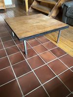 Table en bois carrée