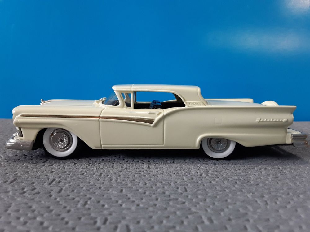 Brooklin SB 1/43 - Ford Skyliner 1957 Noire Toit Ouvert - BRK35a