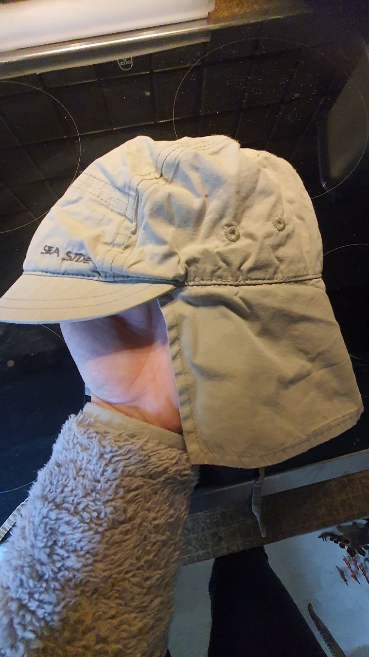 Altro abbigliamento per bambino: Sonnenhut mit Nackenschutz – Usato da Flawil venduto da minggeli83