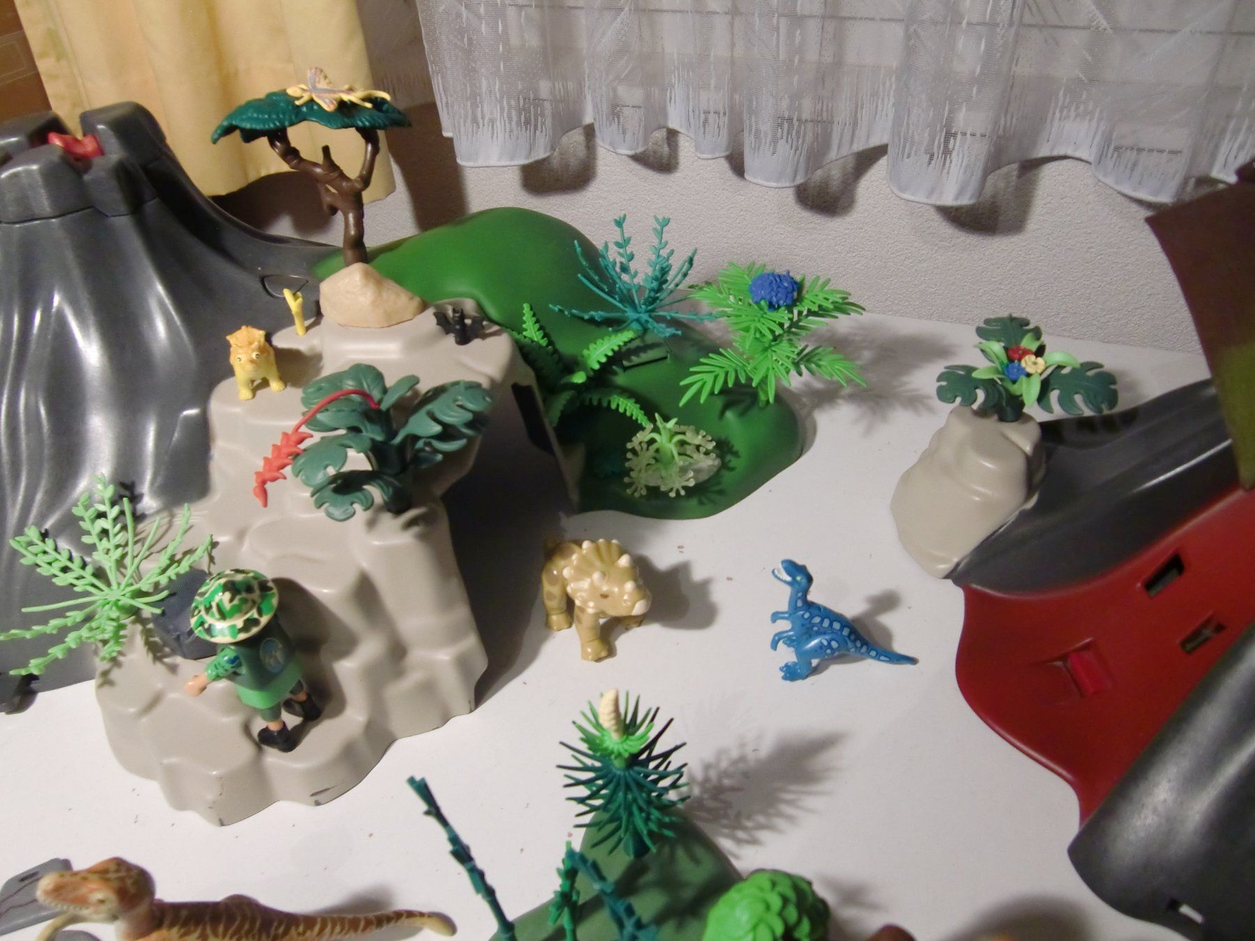 Playmobil Spielzeuge: Playmobil Dinosaurier mit Vulkan - grosses Paket – Gebraucht aus Arbon von 200sterne 4