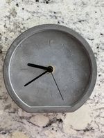 Orologio in pietra decorativo 