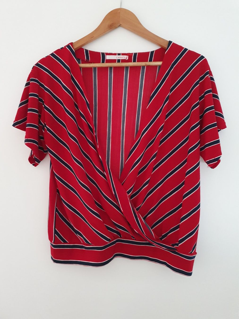 Top: Chemisier rayé rouge Camaiëu, taille M – Usato da Le Locle venduto da Arya4