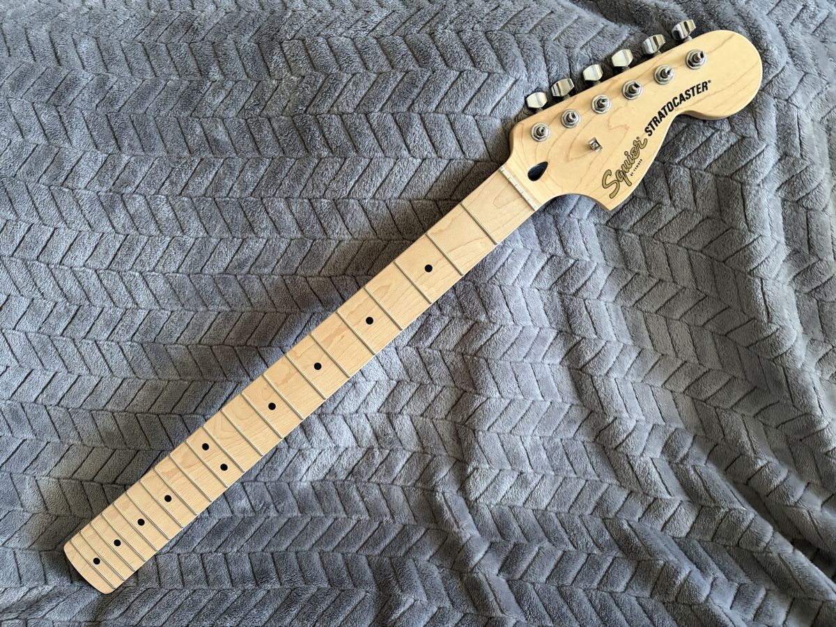 Squier Strumenti musicali: Squier Affinity Stratocaster Neck by Fender – Nuovo (secondo la descrizione) da Riehen venduto da Pnewyork