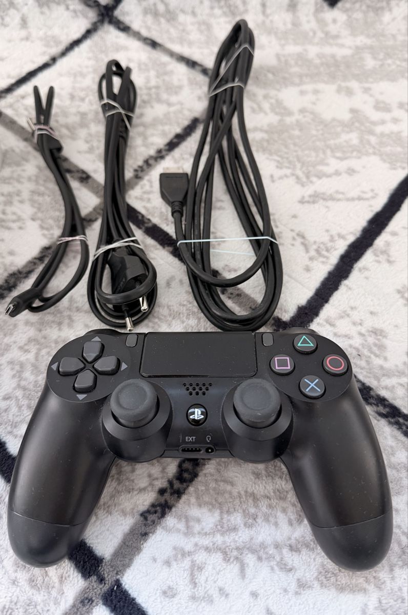 Sony Console: PlayStation 4 Slim / 500GB / 3 Spiele & Controller – Usato da Frenkendorf venduto da Le_Icemelon 2