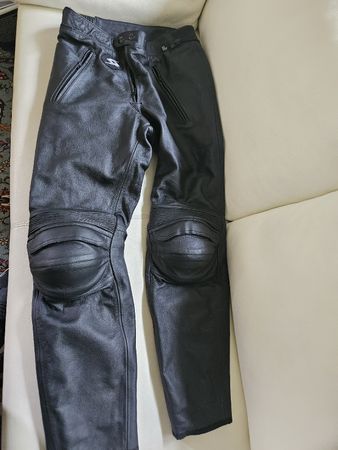 Motorradhose aus Leder, Grösse 52 (= Grösse 42