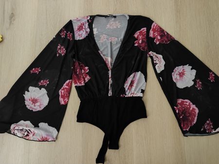 Body nero floreale taglia S manica a campana