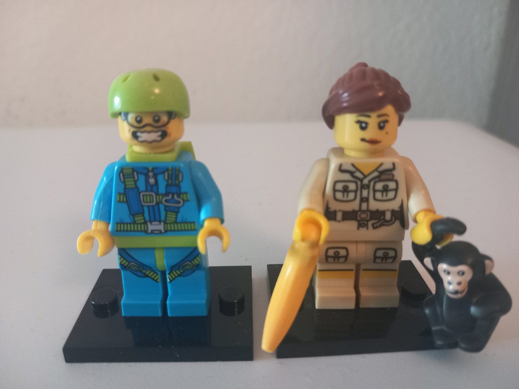 Lego Kit di costruzioni: 2 LEGO Figurines - Exploratrice, Singe, et Parachutiste! – Usato da Bernex venduto da casimali 2