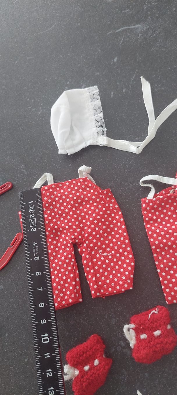 Bambole: Kleine Puppenkleidchen  – Usato da Muri AG venduto da nindo1 4