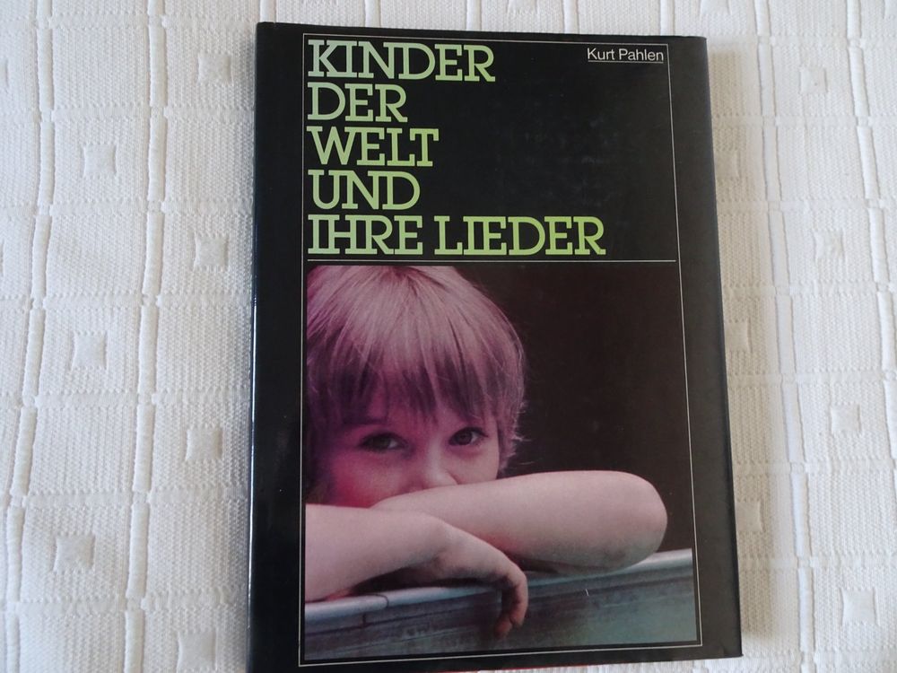 Livres: Kinder der Welt und ihre Lieder, Buch und LP – D'occasion à Bünzen par margretsch