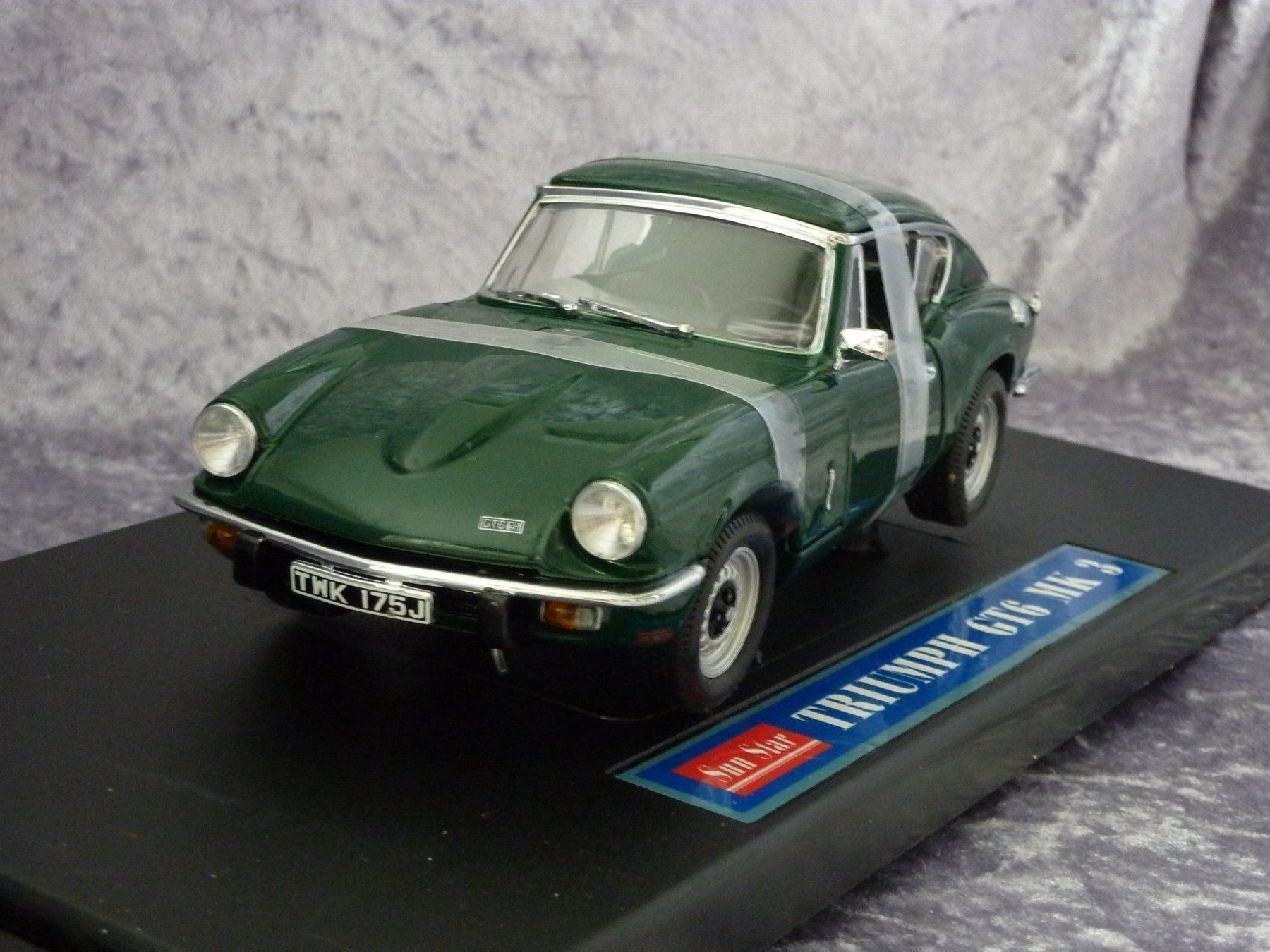 Triumph Modellini d'auto: Triumph GT6 Mk3  1:18 – Nuovo e nell'imballaggio originale da Dürrenäsch venduto da modellautos4you 4