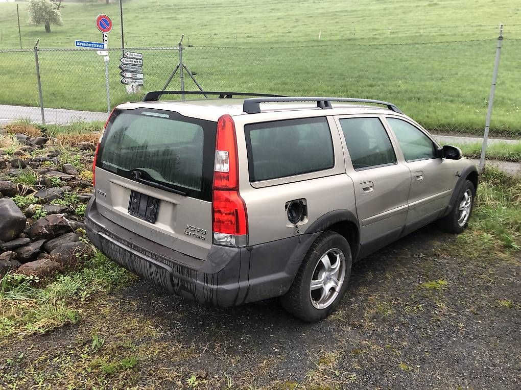 Volvo Automobili: Volvo V70 XC 2.4 T AWD – Difettoso da Horgen venduto da Mr.Murphy
