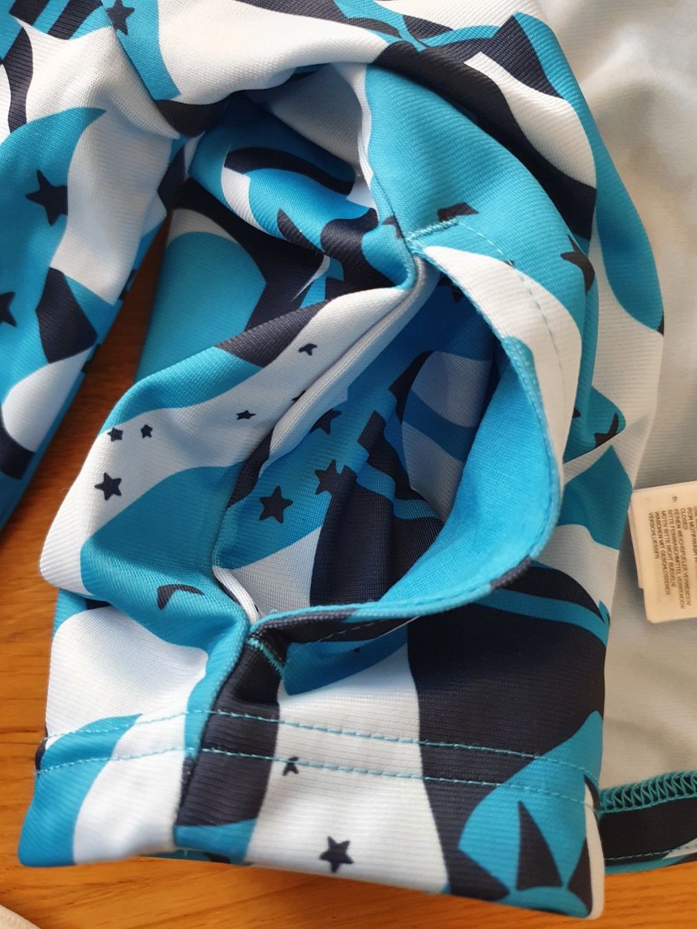 Adidas Giacche & Cappotti: Trainerjacke Adidas Grösse 98 – Nuovo (secondo la descrizione) da Rickenbach SO venduto da S.u.n.s.h.i.n.e.83 7