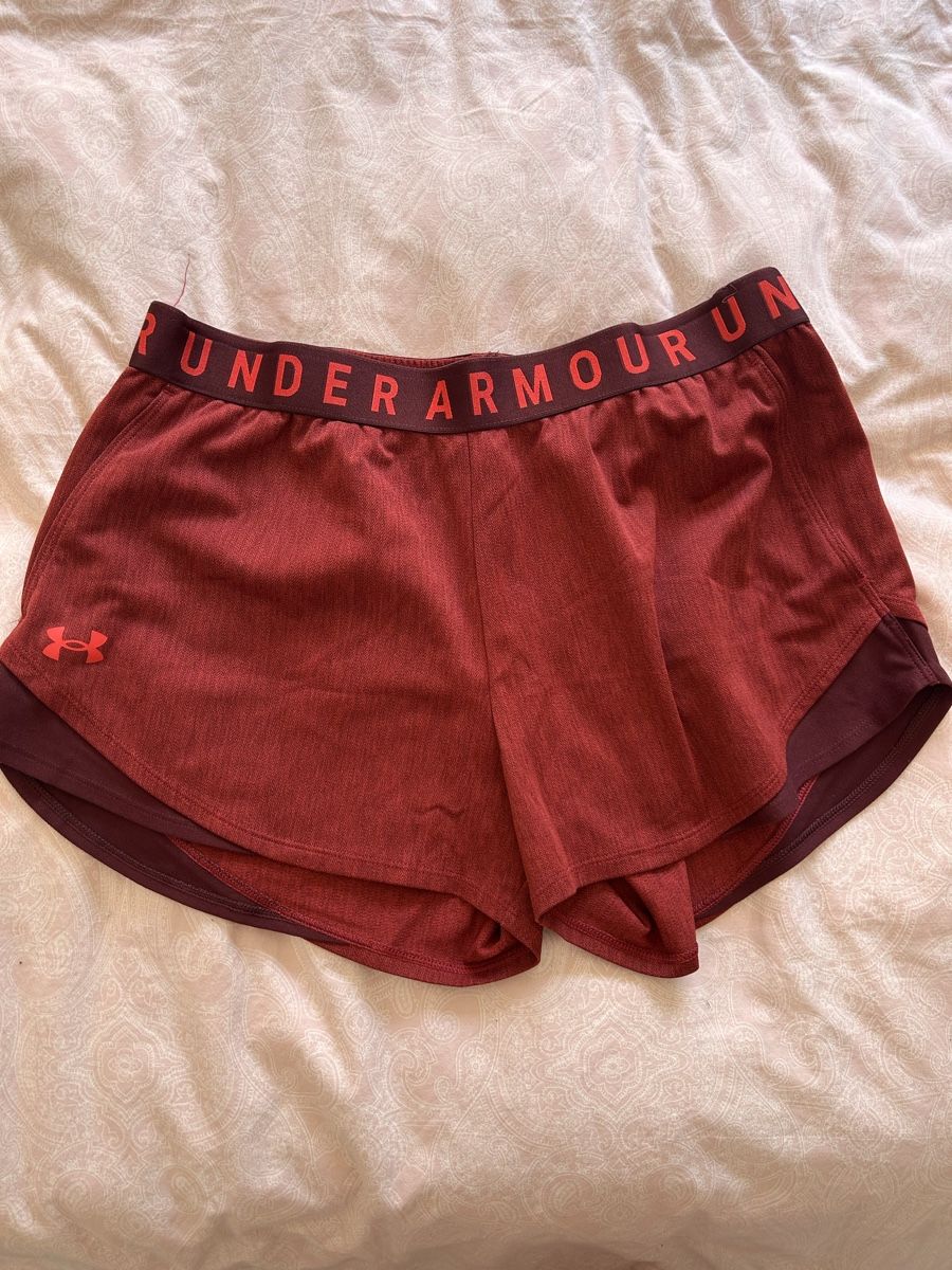 Under Armour Pantaloni: Underarmour shorts – Usato da Bern venduto da jjr_vdc2