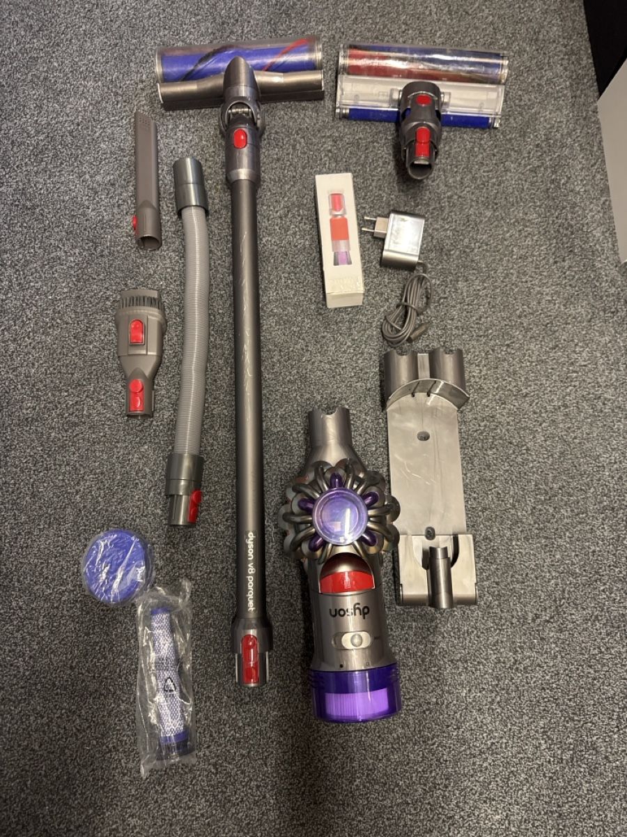 Dyson Aspirapolveri & Accessori: Dyson v8 parquet – Usato da Landquart venduto da Nnf007 2
