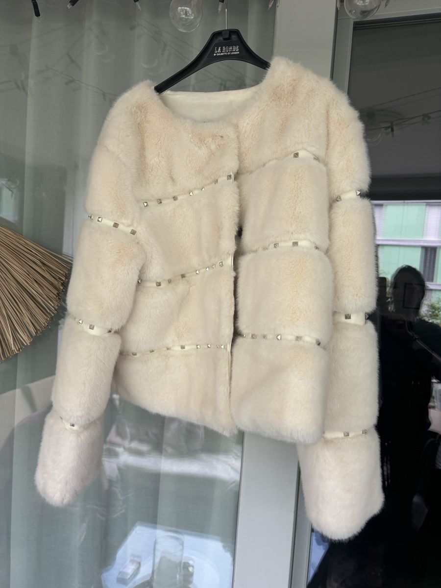 Giacche: Kunspelzjacke gr.L – Usato da Zug venduto da Biki72 1