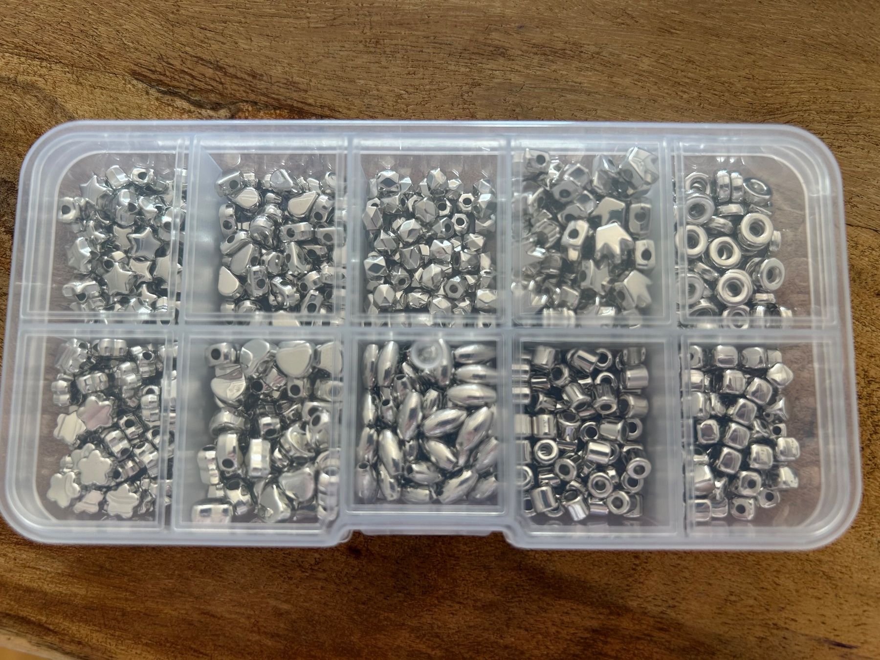 Perlen (unechte): Bastelperlen Set silberfarben in Organizer Box – Neu und originalverpackt aus Geneve von vane267