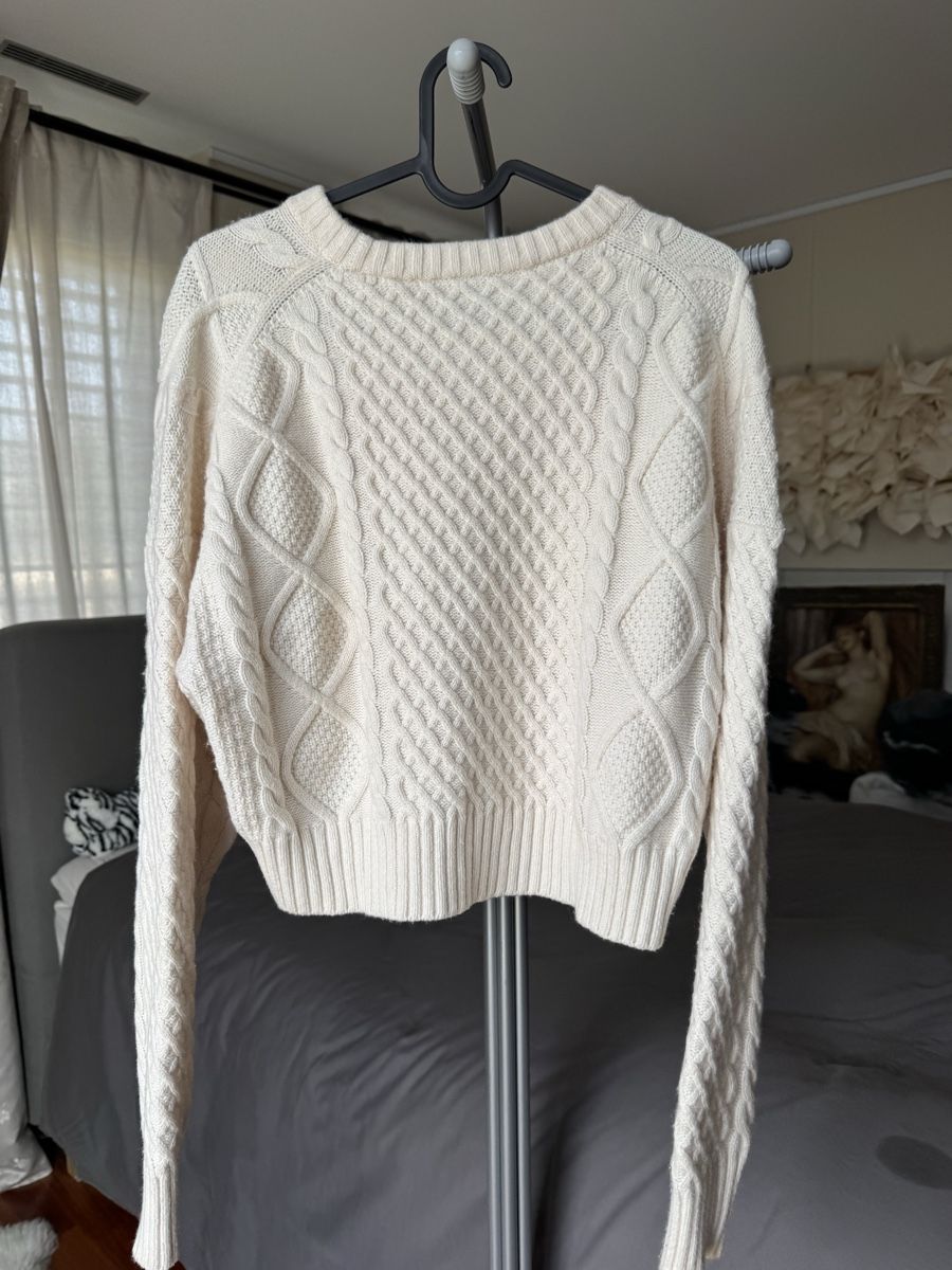 Aritzia Pulls & Sweat-shirts: Aritzia white cropped Cableknit Sweater XS – D'occasion à Küsnacht ZH par pup_culture 3