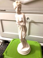 Aphrodite Skulptur  Statue   Alabaster weißer Sockel EDEL!