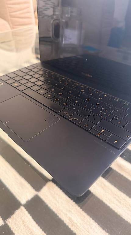Notebook: ASUS Zenbook 3 UX390 – Usato da Zürich venduto da BulediThar 3