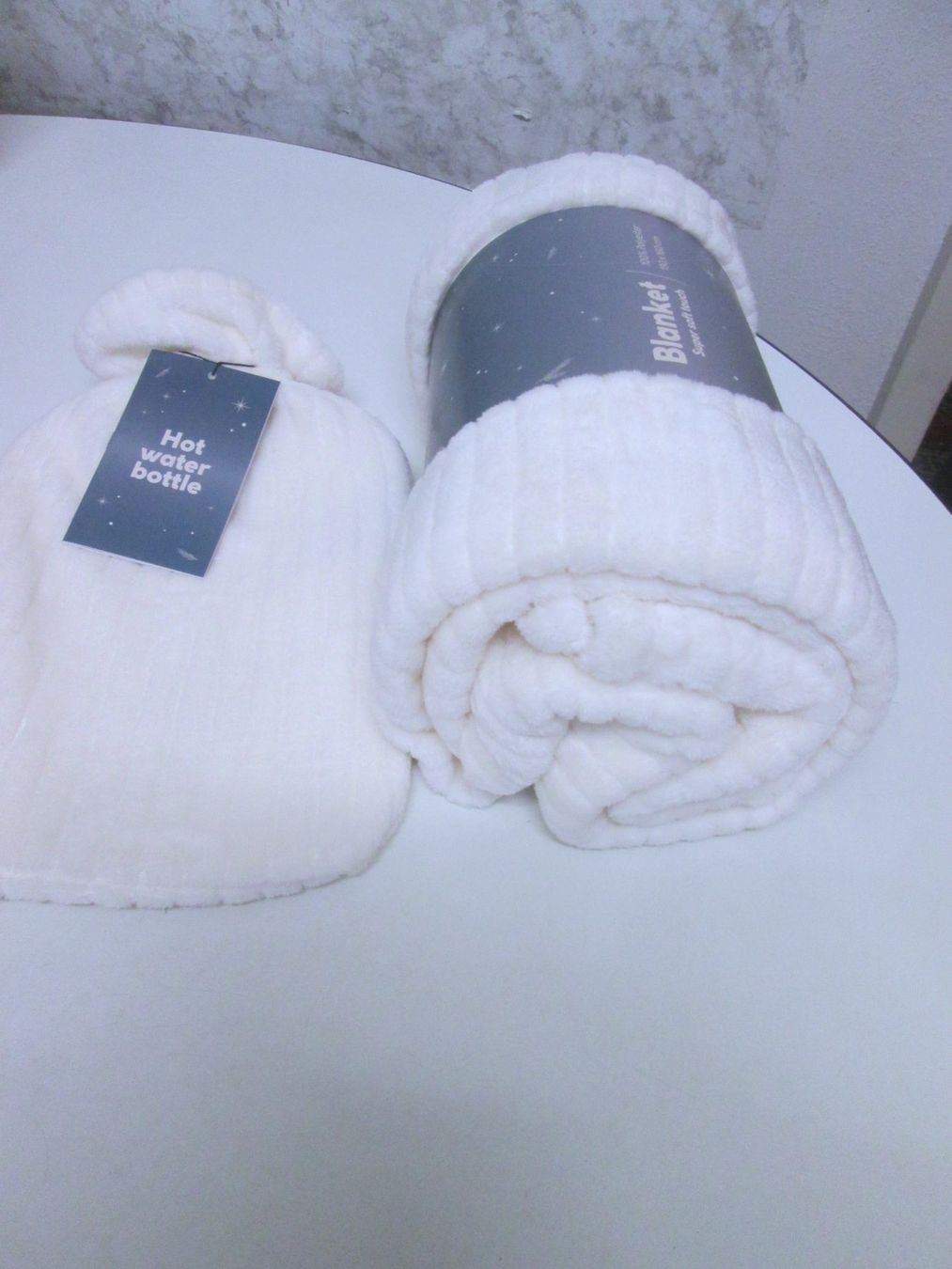 Coop Coperte: Decke + Wärmflasche (neu) – Nuovo e nell'imballaggio originale da Sementina venduto da babucia 1
