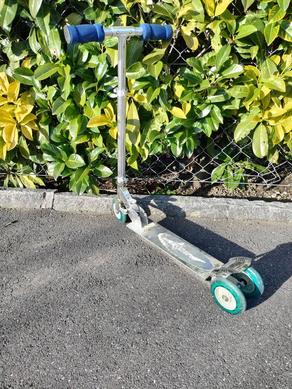 Kickboard: Trottinette à 3 roues pliable – Usato da Cortaillod venduto da rozinna