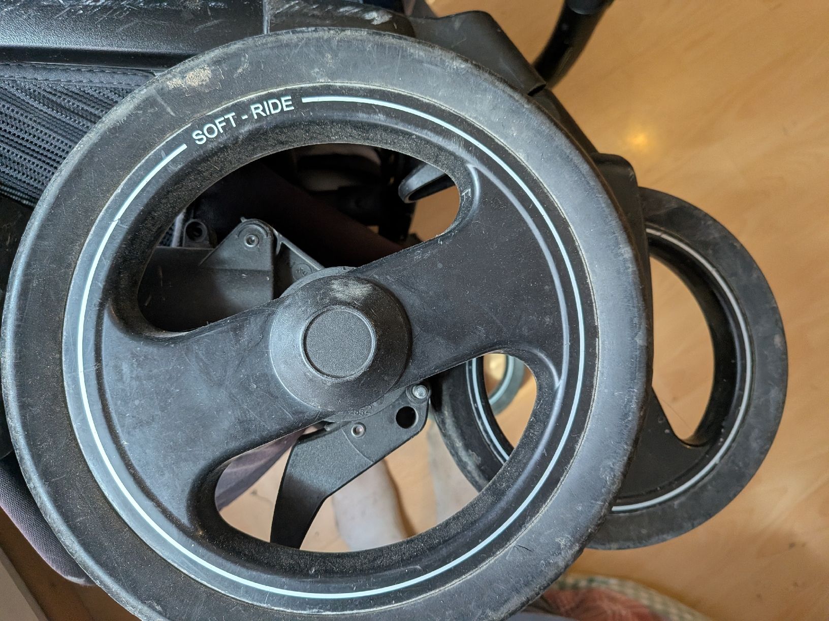Peg Perego Carrozzine: Zwillings Geschwister Wagen – Usato da Mädris-Vermol venduto da Lady365 6