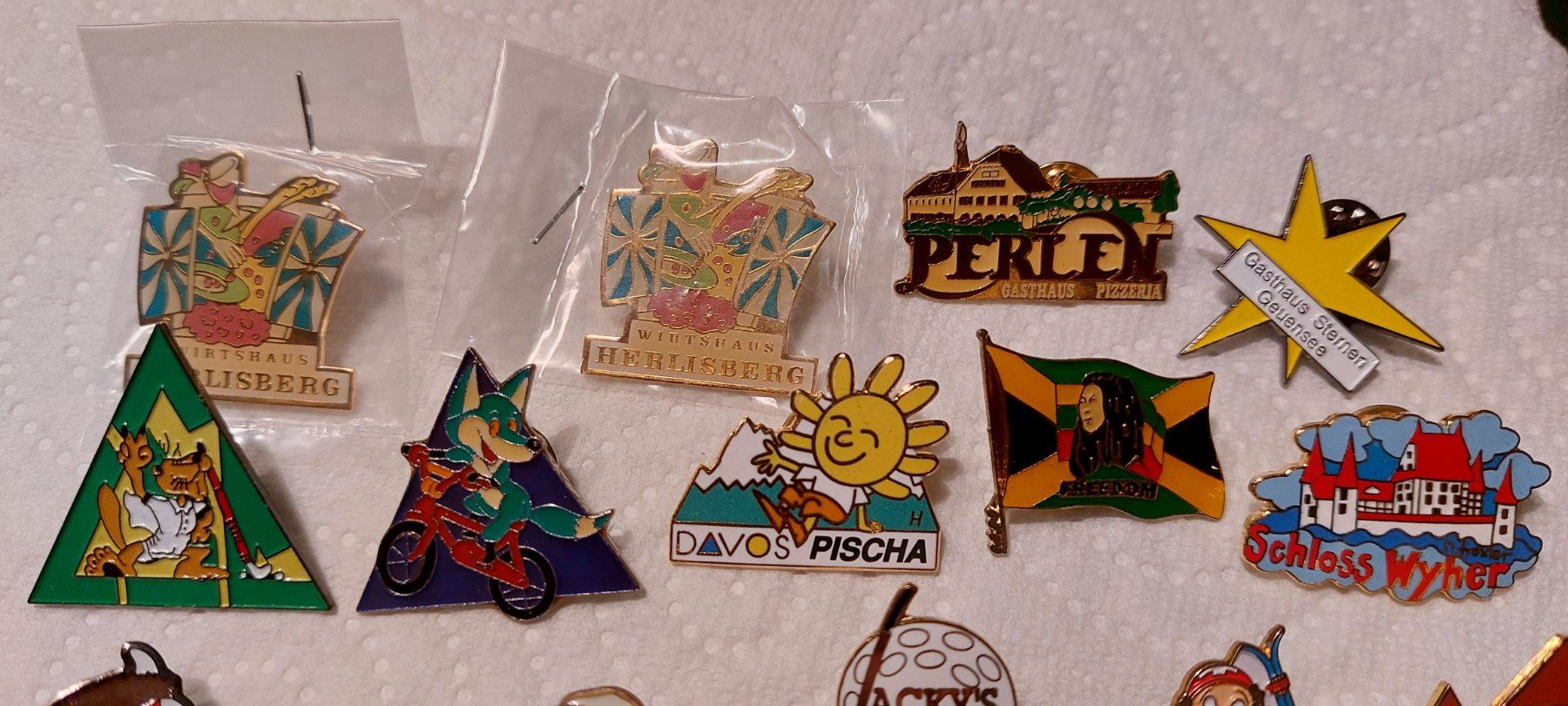 Plaketten & Abzeichen: Pins "Kunterbunt" (26) – Neu (gemäss Beschreibung) aus Rotkreuz von JustForSale 1