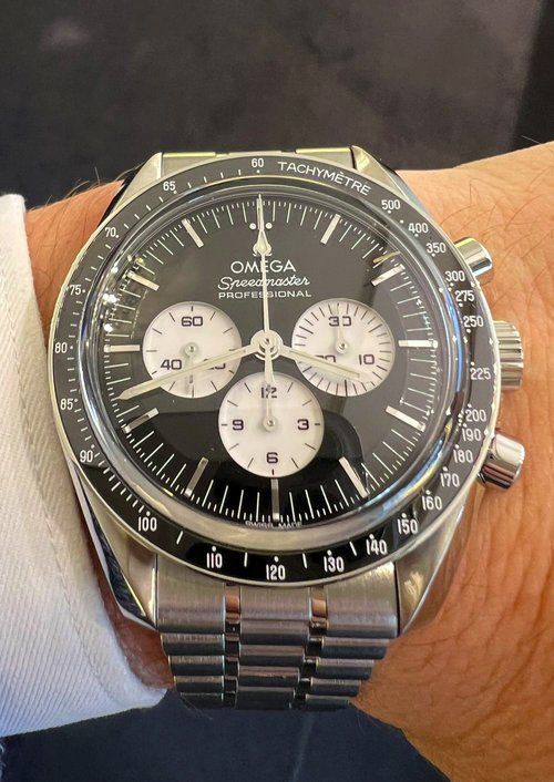 Omega Orologi: Omega Speedmaster Moonwatch Reverse Panda – Nuovo e nell'imballaggio originale da Zürich venduto da juwelier-damken 1