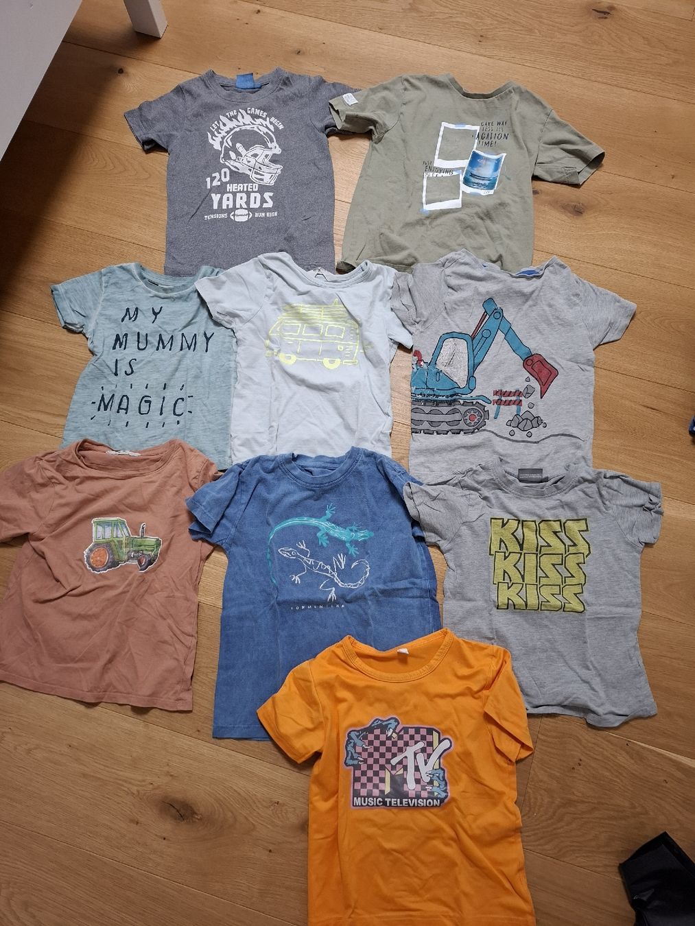 Chemises, T-shirts & Polos: T Shirt gr 110 – D'occasion à Busswil BE par Binchenbeetli