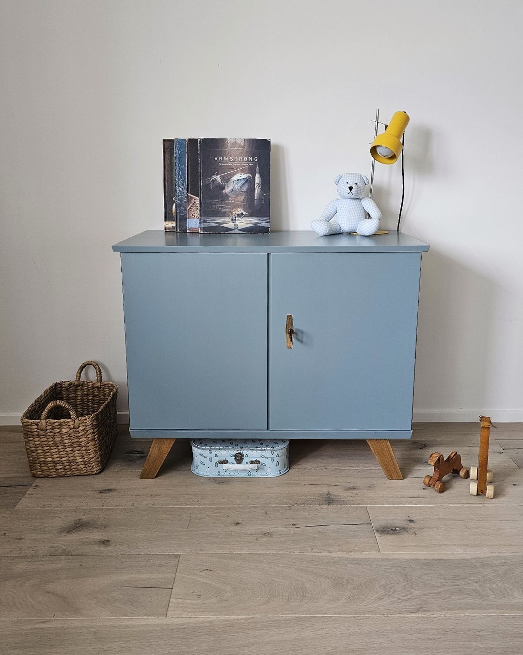 Cassettiere: mid-century/ vintage Kommode/ Sideboard – Nuovo (secondo la descrizione) da Genolier venduto da kids_love_vintage