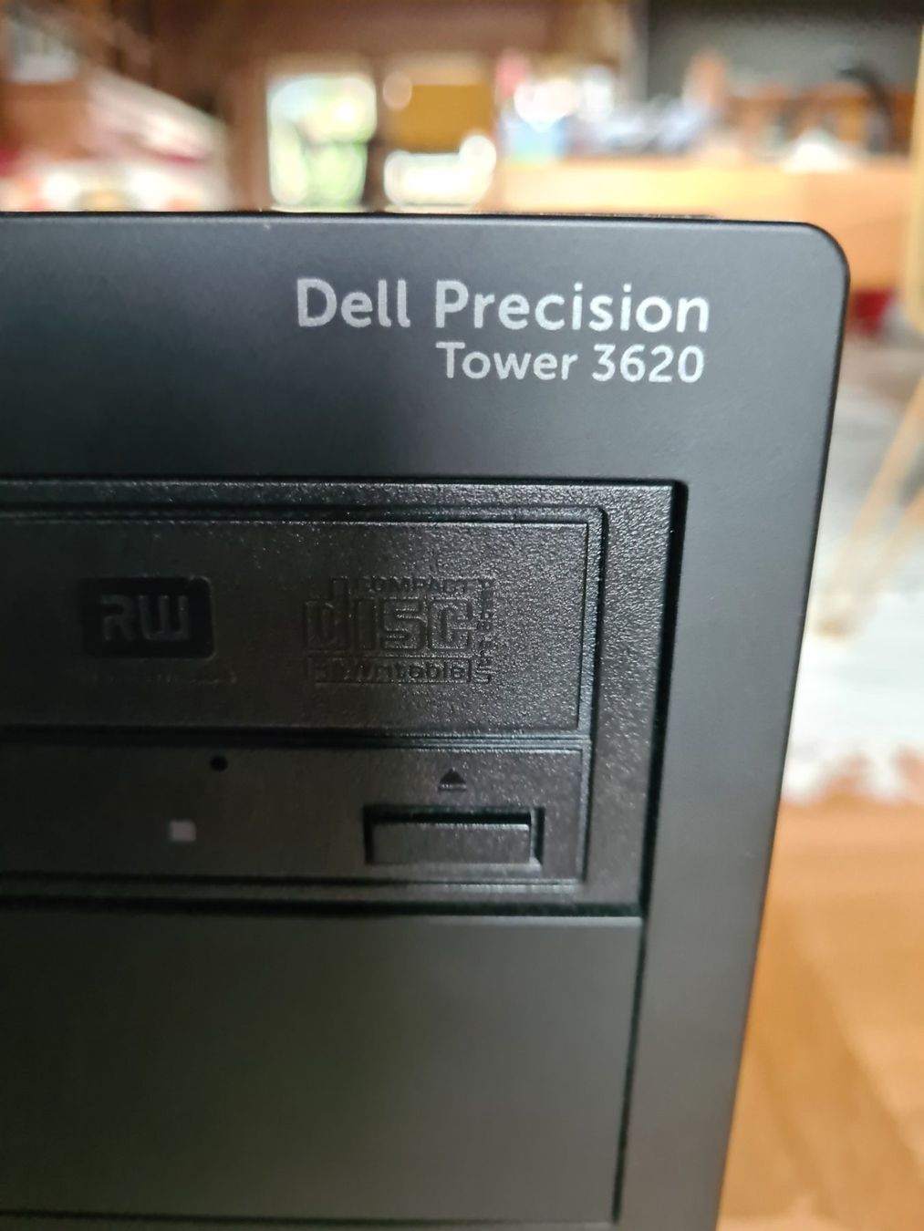 Dell PCs: Dell Precision 3620 Tower – Gebraucht aus Réchy von  2