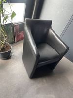 Schöner schwarzer Kunstleder Design Sessel