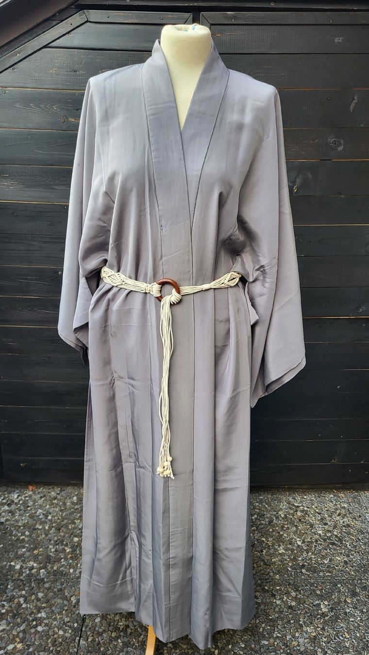 Internationale Kunst: Kimono en soie gris – Neu (gemäss Beschreibung) aus Fribourg von VictoriaShop7