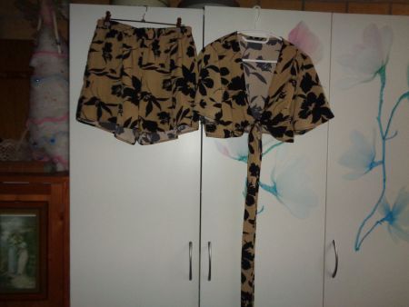 *** 2-Teiler *** / Shorts mit Wickelshirt / Neu