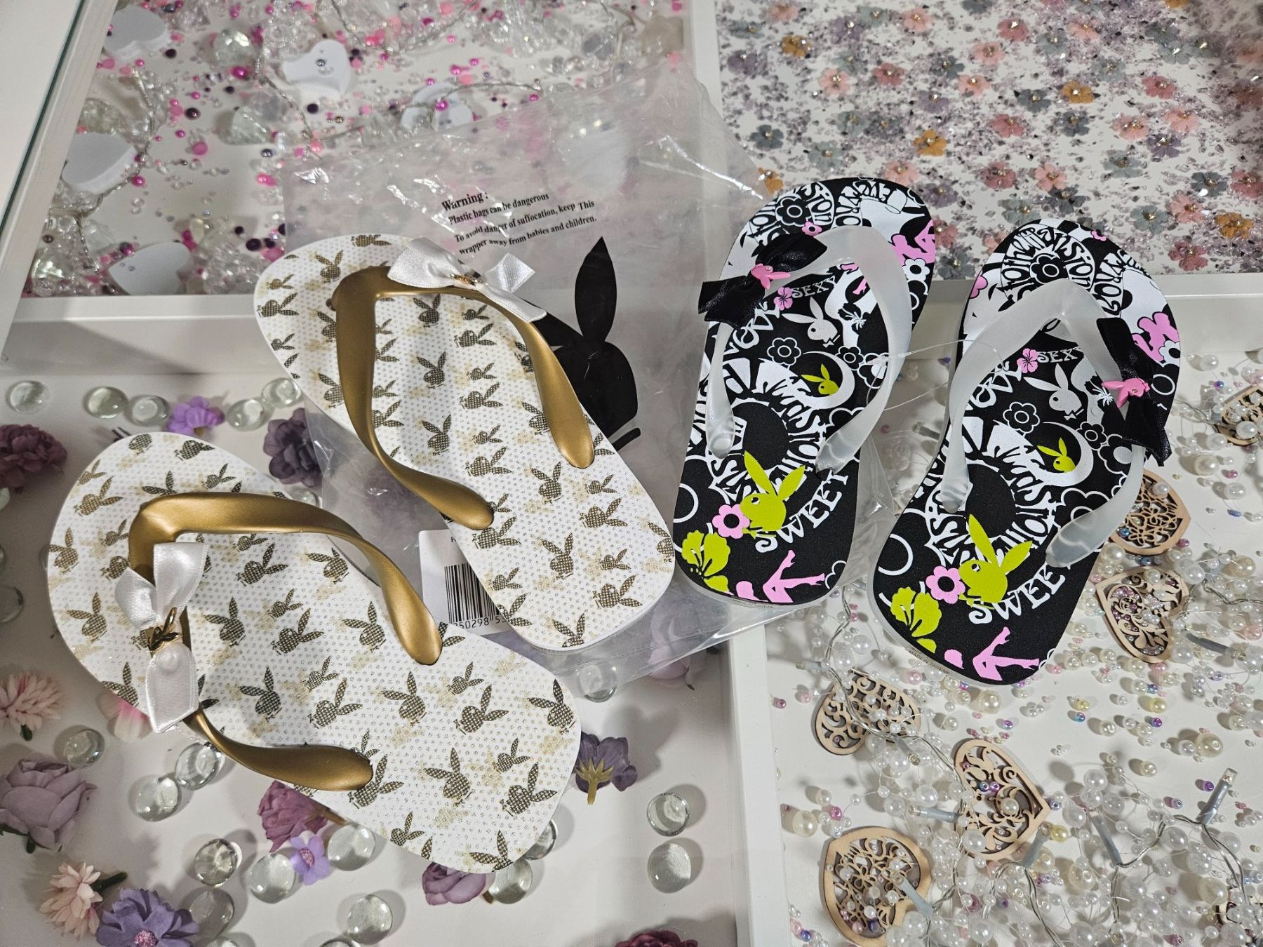 Scarpe da donna: Playboy Flip Flops Zehentreter – Nuovo (secondo la descrizione) da Unterägeri venduto da Sleepbear