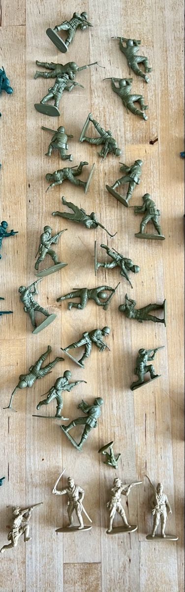 Statuette: Soldaten und Ritter – Usato da Cudrefin venduto da Eskater 3