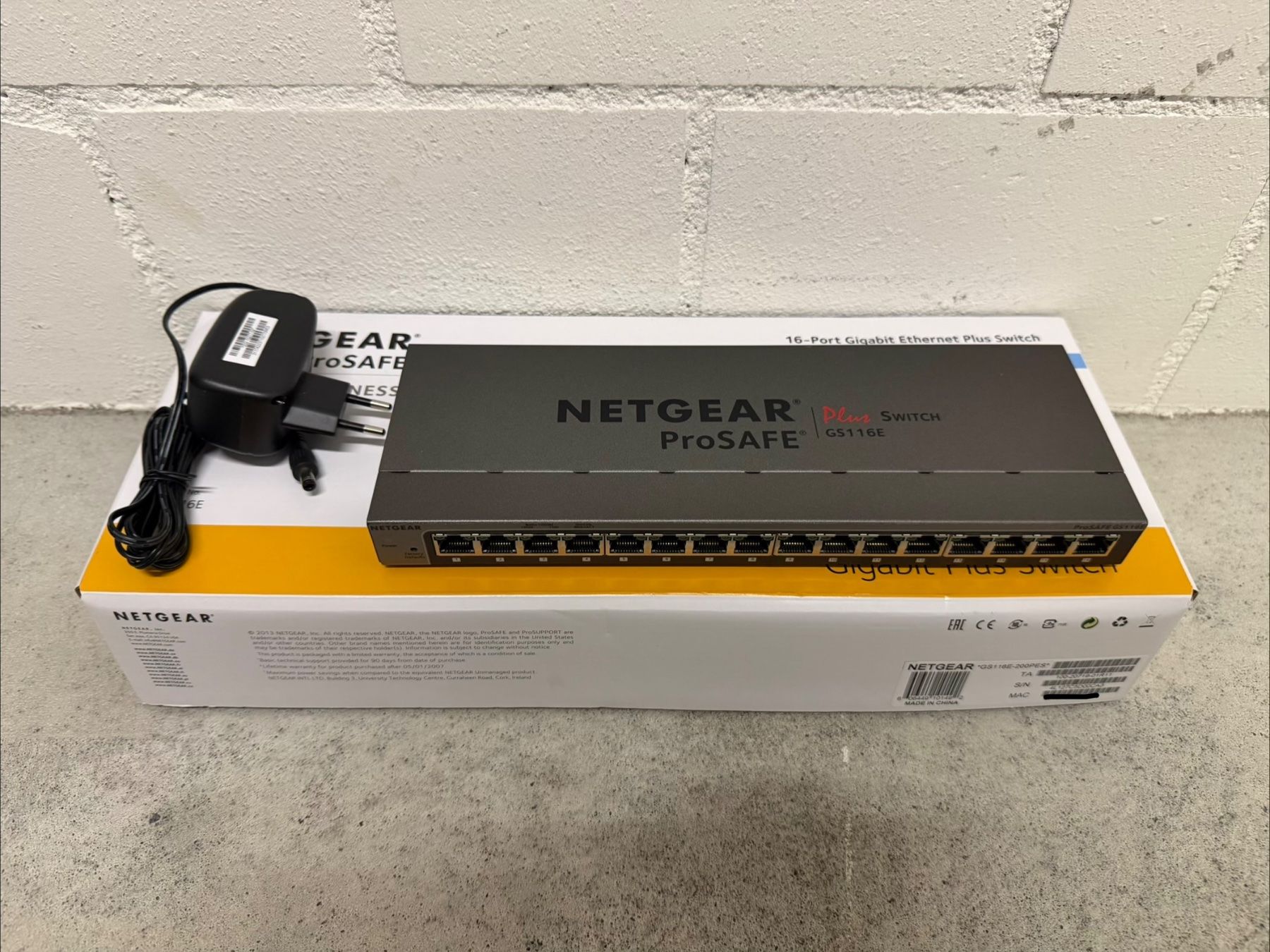 Netgear Hub & Switch: Netgear ProSAFE GS116E – Usato da Niederwangen b. Bern venduto da Leonerb