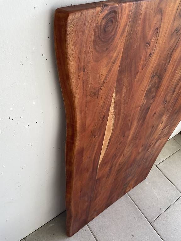 Tavoli: Esstisch mit Baumkante, 140x90cm – Usato da Marthalen venduto da ironh1tsch 1