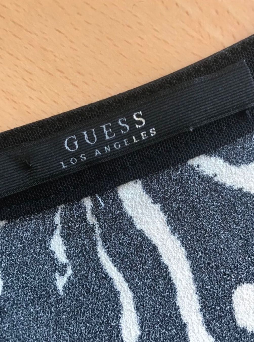 Guess Vestiti: Robe d'été GUESS, noire et blanche, taille M – Usato da Estavayer-le-lac venduto da kmorosini 3