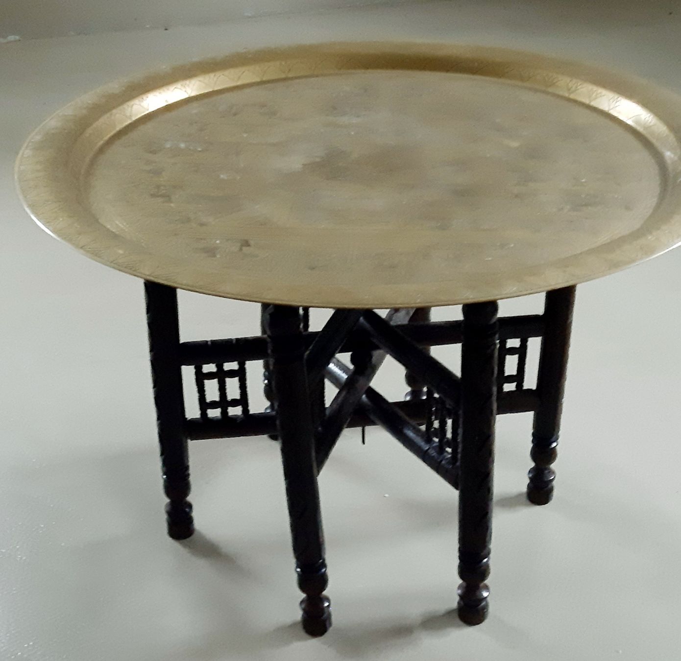 Tische: Orientalischer Tisch  -  Messing  -  Vintage?  - D 70/H 48cm – Gebraucht aus Tagelswangen von BrigittaC01
