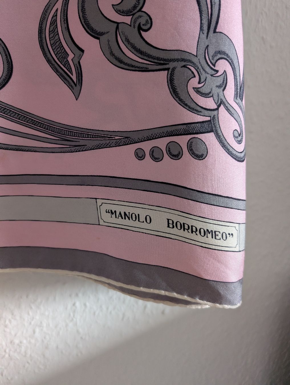 Manolo Borromeo Silk Scarf Pink Grey Floral Pattern (Gebraucht) in ...
