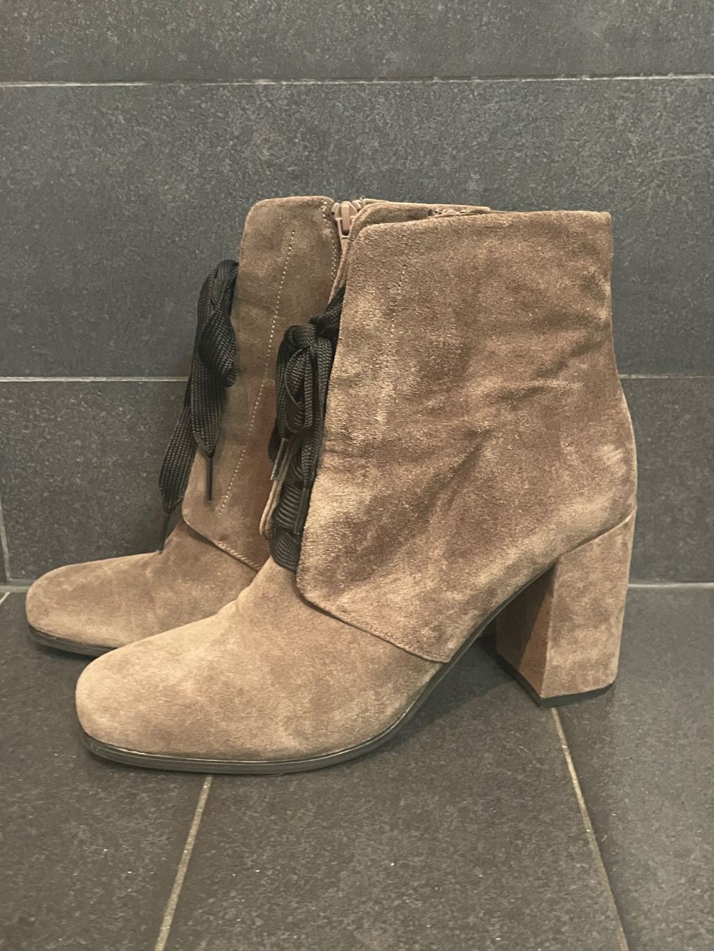 Kennel + Schmenger Scarpe da donna: KENNEL & SCHMENGER Stiefeletten - Gr.. 41 1/2 – Usato da Hünenberg See venduto da DND5