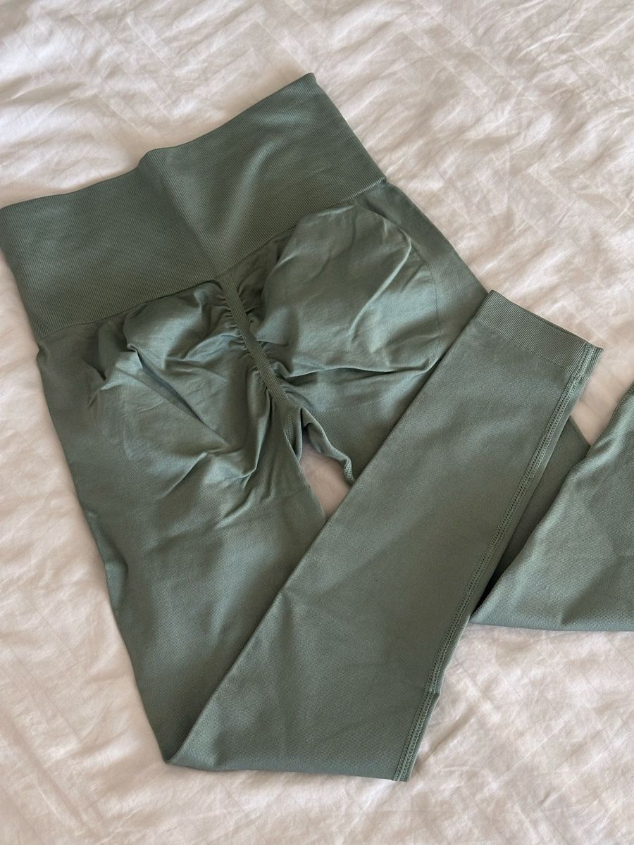 Halara Leggings: Halara Leggings grün – Nuovo (secondo la descrizione) da Zürich venduto da pop_wv8q