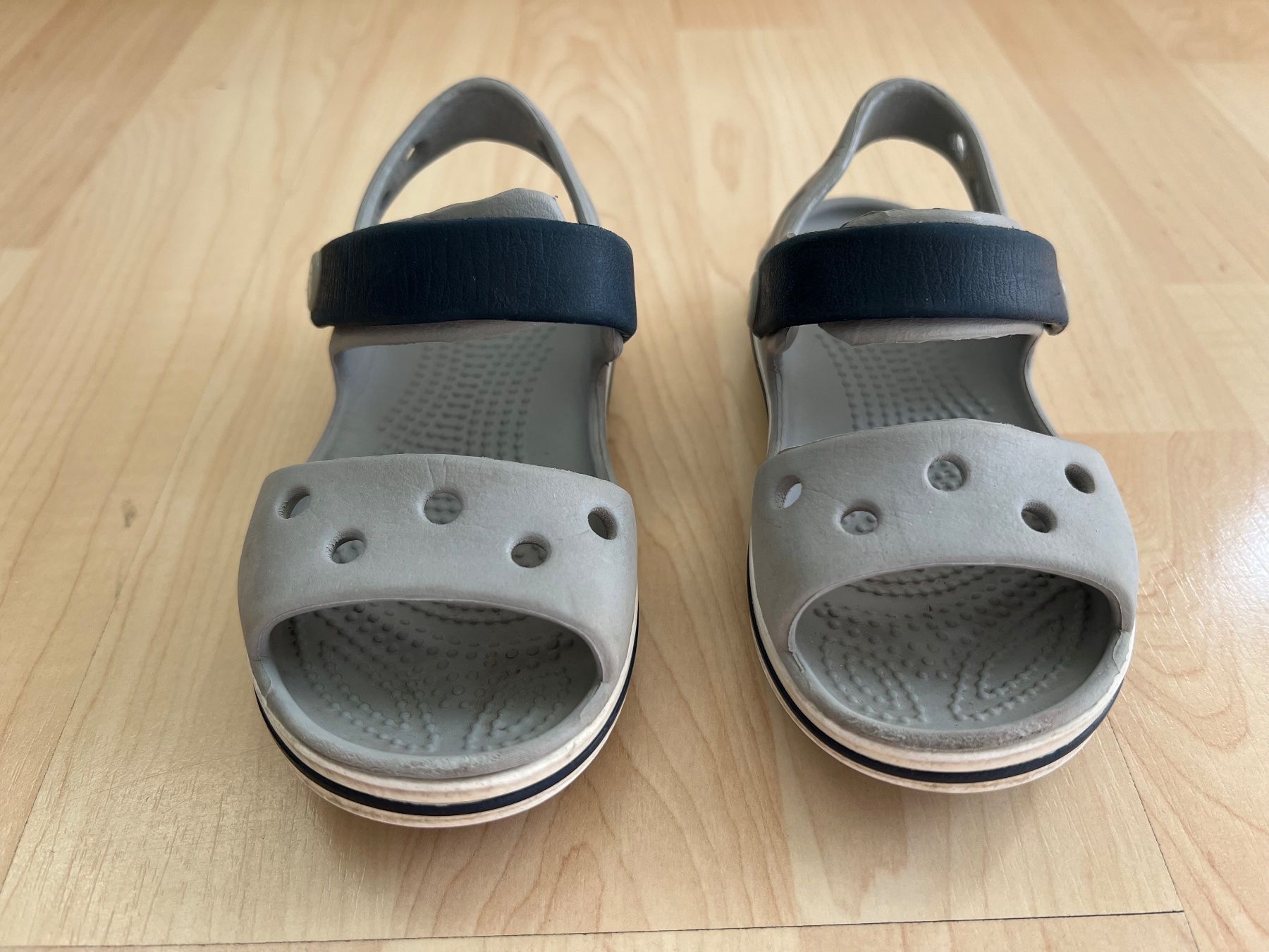Crocs Schuhe für Jungen: Crocs Crocband sandals C8 Gr.24-25, Grau/blau – Gebraucht aus Siebnen von dte_9kmw 1