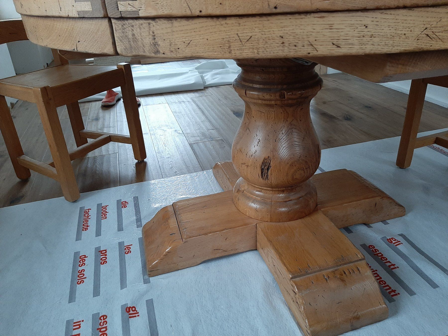 Tische: Sehr schöner massiver Eichentisch – Gebraucht aus Meisterschwanden von Viburnum 3