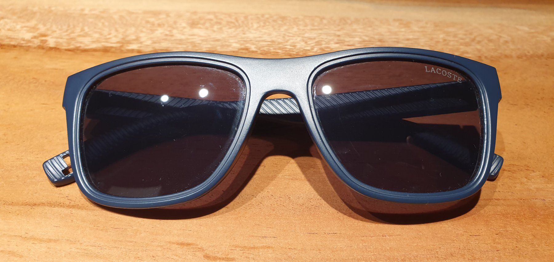 Lacoste Brillen & Gläser: Lacoste Sonnenbrille Original + Putztuch. – Gebraucht aus Zürich von Leica.C89 1