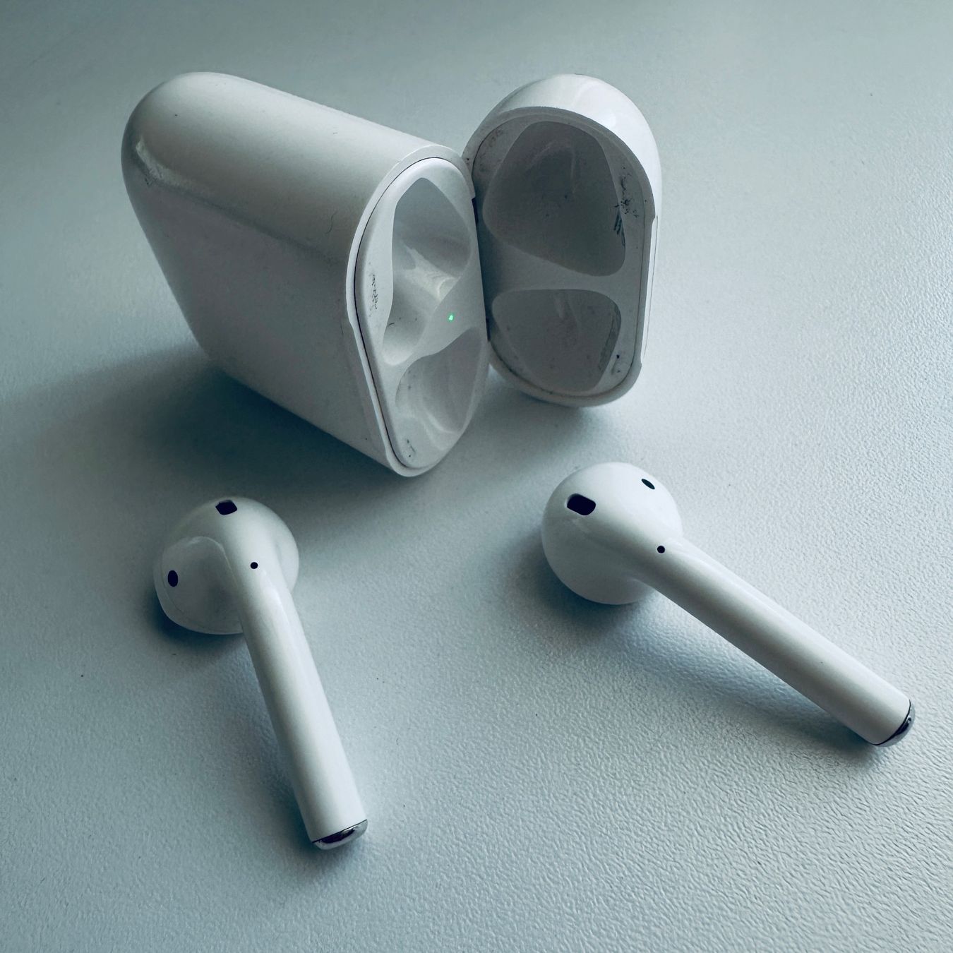 Apple Cuffie: Original Apple AirPods 2 Kopfhörer Wireless Lightning Kabel – Usato da Basel venduto da MY.AIRPODS.SHOP 3