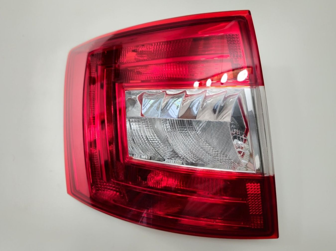 Skoda Alle Autoersatzteile: Heckleuchte Links Skoda Octavia 3 Combi – Neu und originalverpackt aus Schönenberg ZH von