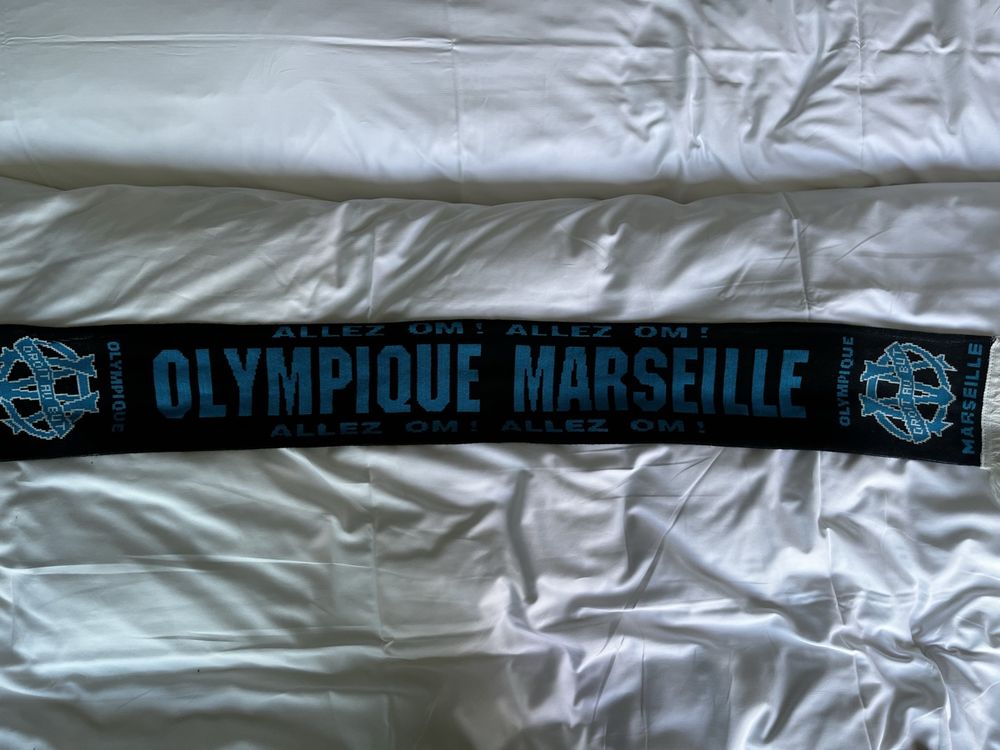 ECHARPE ALLEZ L'OM NOTRE HISTOIRE CONTINUE, gagnez toujours pour nous