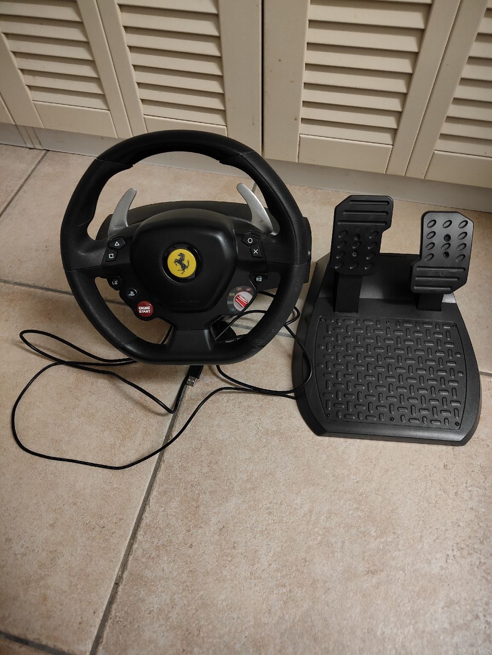 Thrustmaster Controller: Thrustmaster T80 Ferrari 488 GTB für PS4 – Usato da Hunzenschwil venduto da albagino
